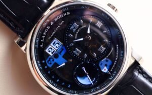 Seulement 50 exemplaires dans le monde : A. Lange & Söhne dévoile une montre qui révèle sa mécanique dans l’obscurité