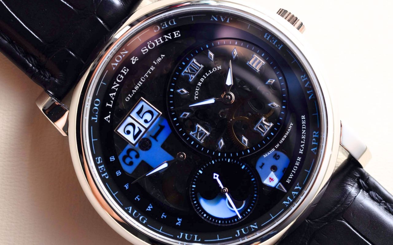 Seulement 50 exemplaires dans le monde : A. Lange & Söhne dévoile une montre qui révèle sa mécanique dans l’obscurité