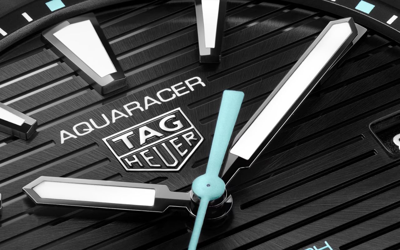 TAG Heuer abandonne définitivement les piles avec l'Aquaracer Solargraph TH50-00, une montre qui se recharge uniquement au soleil