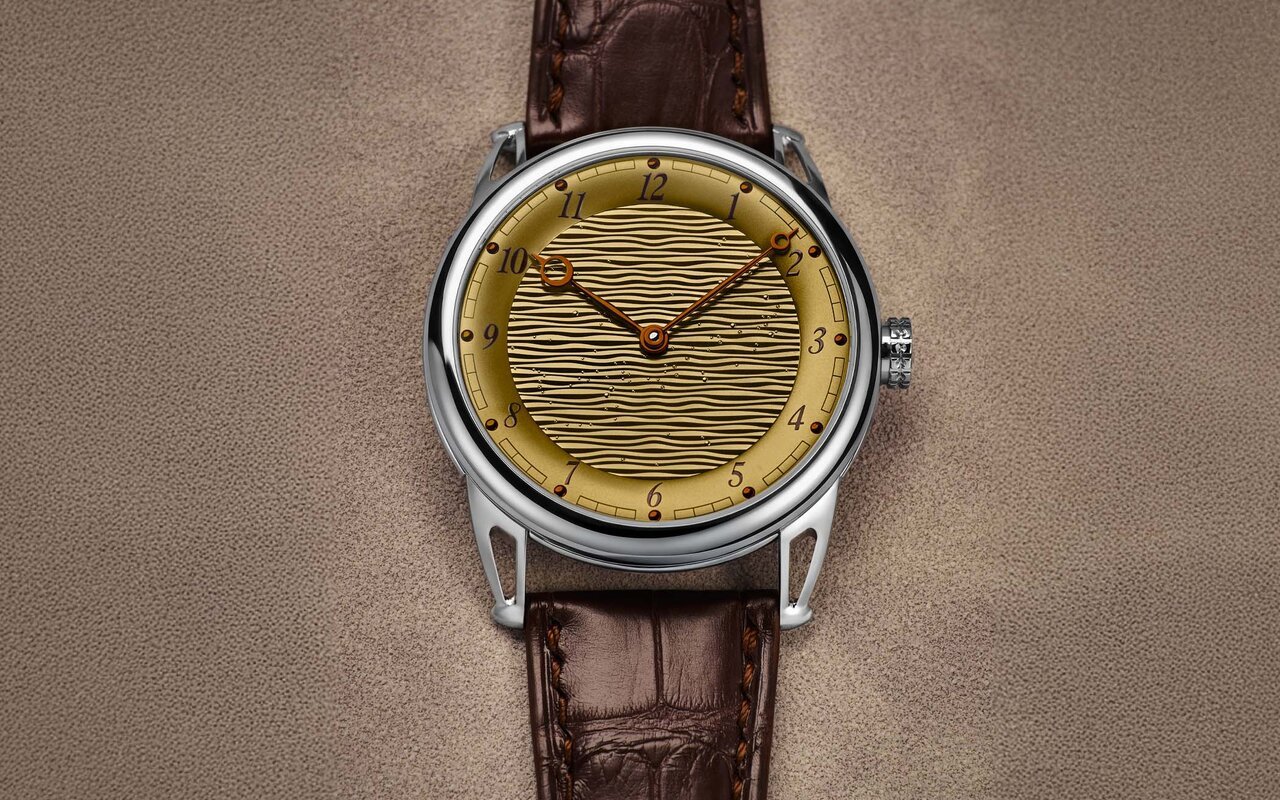 De Bethune pousse le calibre DB2005 à 6 jours de réserve dans la DB25xs Sand Winds, une montre titane au cadran guilloché jaune comme les dunes