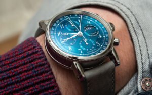 La Chronoswiss Lunar Chronograph Aurora réunit phase de lune, vert profond et nubuck gris dans un chronographe à caractère rare affiché 10 800 €