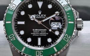 Acier contre or dans l’horlogerie de luxe : pourquoi votre montre en acier vaut probablement plus cher et ce que ça dit du marché