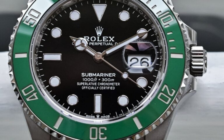 Acier contre or dans l’horlogerie de luxe : pourquoi votre montre en acier vaut probablement plus cher et ce que ça dit du marché