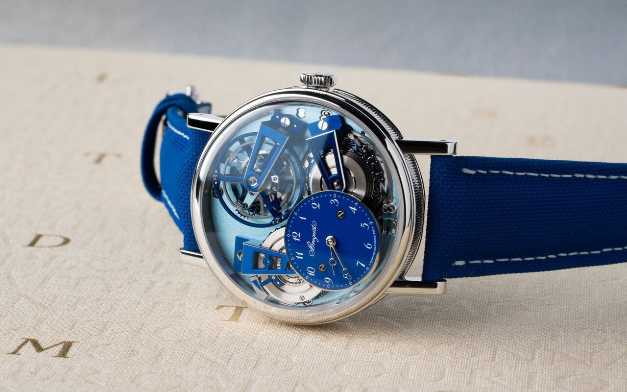 Ce que Breguet a fait d’une erreur de précision reste encore aujourd’hui le geste fondateur de toute l’horlogerie de luxe moderne