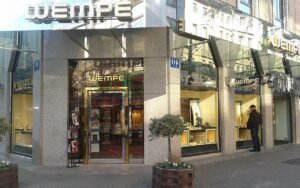 Ce que révèle le choix de Wempe de certifier ses chronomètres sans déléguer : le seul joaillier allemand de Glashütte assume désormais cette étape en interne