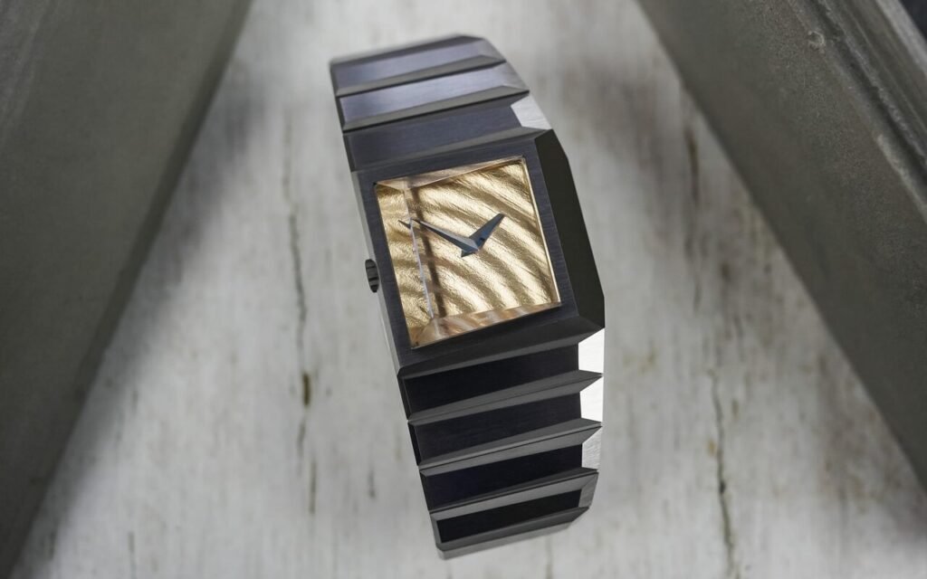 Ce que Toledano and Chan vient de faire avec un bracelet intégré et une esthétique brutaliste redéfinit ce qu’un duo indie peut produire en horlogerie