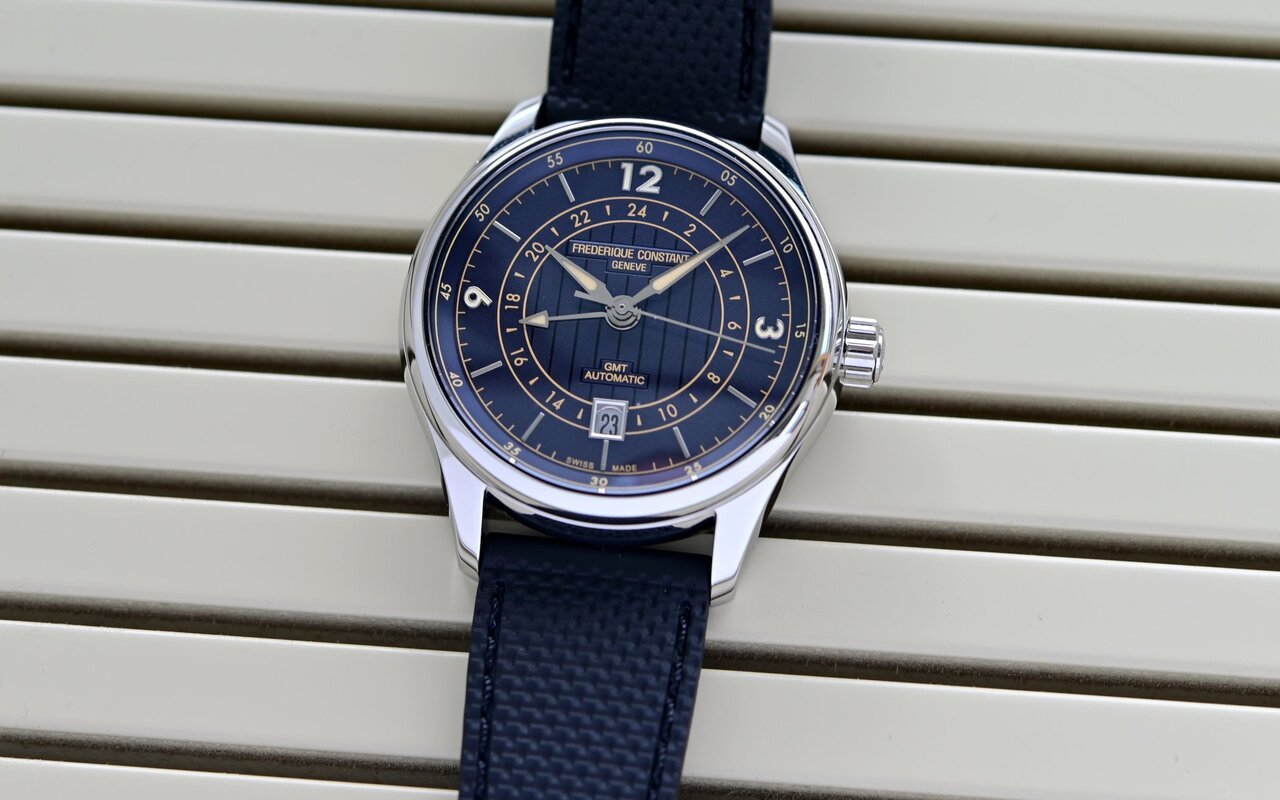 Frédérique Constant lance la Classics Runabout GMT en série limitée à 888 pièces : GMT automatique, étanchéité 50 m et prix à 2 100 € qui ferait rougir bien des montres deux fois plus chères