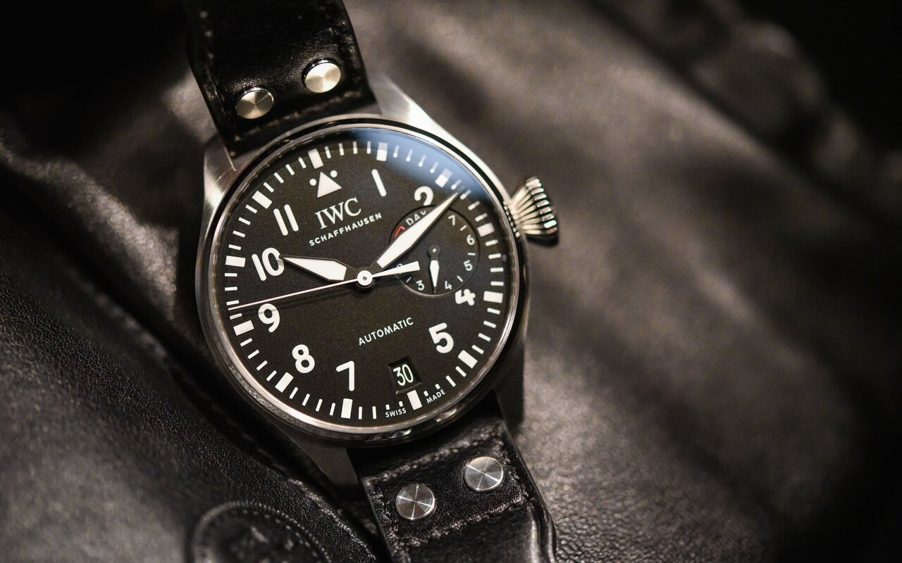La Big Pilot d’IWC pensée comme la montre d’aviateur parfaite a traversé une histoire bien plus complexe qu’on ne le croit pour s’imposer comme référence