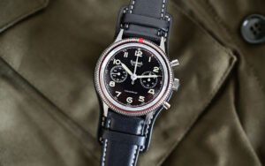 Le poussoir rouge Hanhart, ce détail de chronographe de pilote allemand qui fascine les collectionneurs et a construit toute la mythologie de la marque