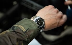 Montblanc régnait seule sous les 5000 euros, mais Oris et Frederique Constant changent la donne cette année pour les amateurs de belles montres