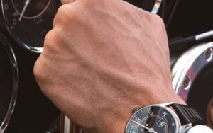 Reservoir : la marque française qui a réinventé l’horlogerie de luxe en transformant les compteurs de voiture en montres très convoitées des collectionneurs