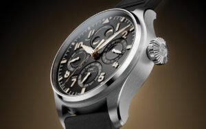 140 ans de Mercedes-Benz célébrés par IWC avec la Big Pilot quantième perpétuel, la montre qui réunit deux géants de la précision en une seule pièce