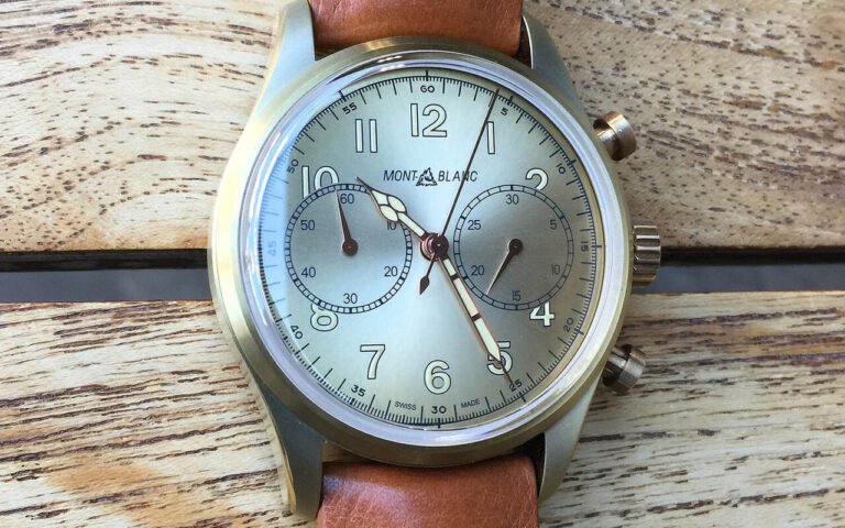 Ce que la Montblanc 1858 réussit que peu de montres de luxe tentent vraiment : porter l’esprit d’exploration des années 1920 au poignet en 2024