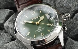 Conçue pour les sentiers japonais, la Seiko Alpinist est aujourd’hui l’une des montres les plus convoitées par les collectionneurs du monde entier