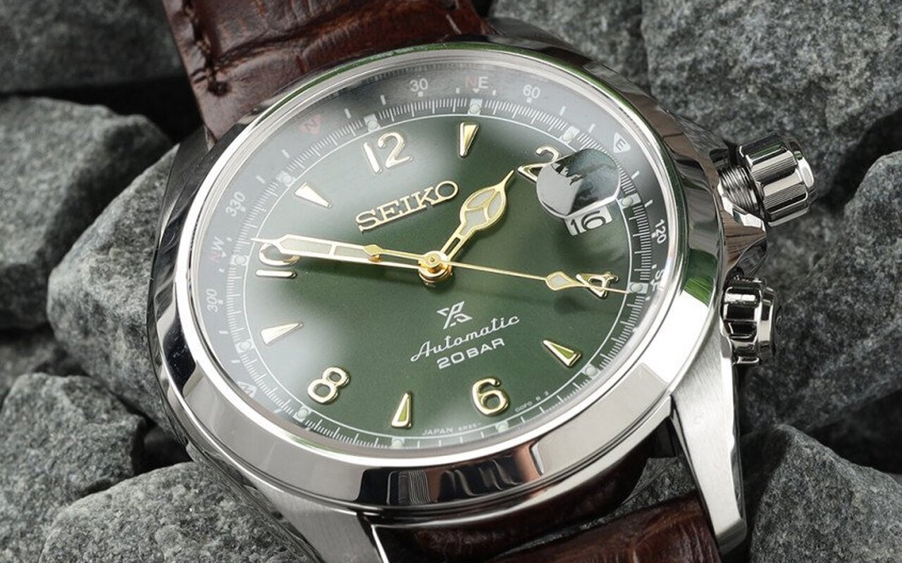 Conçue pour les sentiers japonais, la Seiko Alpinist est aujourd’hui l’une des montres les plus convoitées par les collectionneurs du monde entier