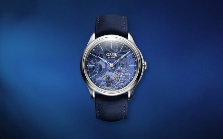 Czapek repousse les limites du squelette avec la Promenade Transparencies Aqua Blue, une montre dont le cadran saphir fumé bleu n’avait encore jamais été tenté