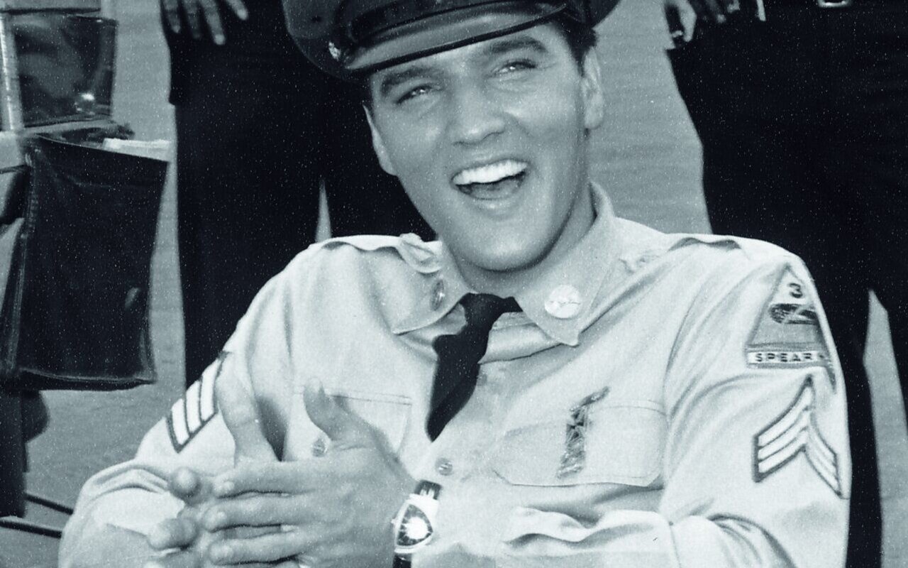 Elvis Presley la portait au poignet en 1957 et personne n’avait encore osé un boîtier triangulaire : la Hamilton Ventura a tout changé