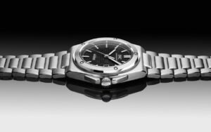 IWC remet l’Ingenieur au goût du jour et prend un risque énorme : toucher au dessin que Gerald Genta avait signé en 1976