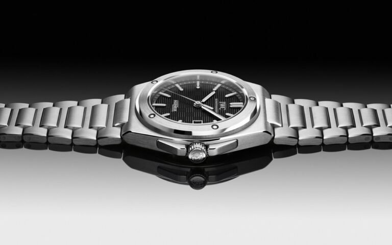 IWC remet l’Ingenieur au goût du jour et prend un risque énorme : toucher au dessin que Gerald Genta avait signé en 1976