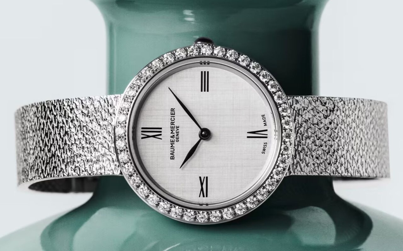 La Joia de Baume & Mercier n’a ni cornes ni compromis : 28 mm portés comme un jonc, et la montre féminine change de définition