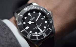 La Tudor Pelagos ne fait aucun compromis : titane, lunette céramique et valve à hélium pour une plongeuse de luxe sans concession