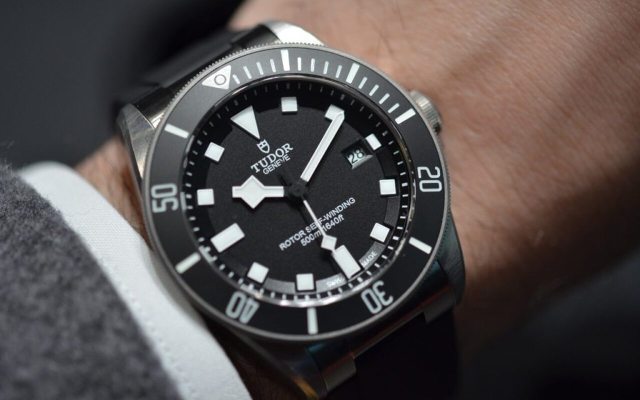 La Tudor Pelagos ne fait aucun compromis : titane, lunette céramique et valve à hélium pour une plongeuse de luxe sans concession