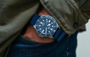 La Tudor Pelagos titane entre au service de la Marine nationale française, seule à satisfaire des exigences militaires qui redéfinissent la plongée professionnelle
