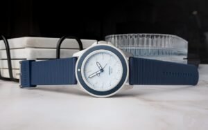 La Unimatic Modello Uno UT1-IPN fait ce que peu de montres de plongée italiennes osent en 2025 : tout enlever pour ne garder que l’essentiel