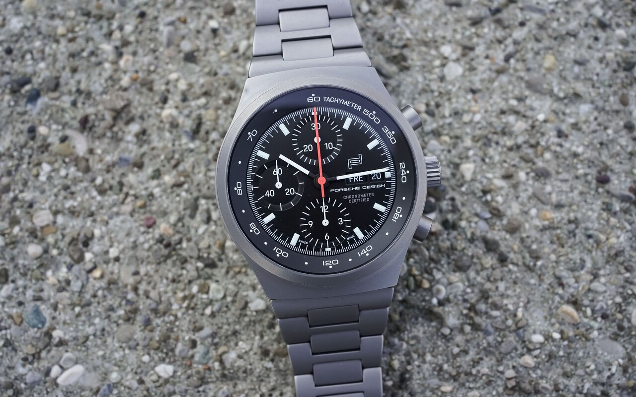 Le chrono légendaire de Porsche Design né en 1972 revient en titane intégral et perd du poids sans rien perdre de son mythe