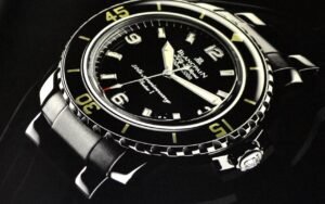 Les marques modernes ont tout essayé, mais la Blancpain Fifty Fathoms née en 1953 tient toujours son rang de référence absolue après sept décennies au sommet