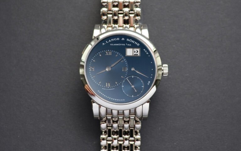 L’obsession d’A. Lange & Söhne pour la lisibilité absolue du cadran a produit une grande date que personne dans l’industrie horlogère n’a su reproduire