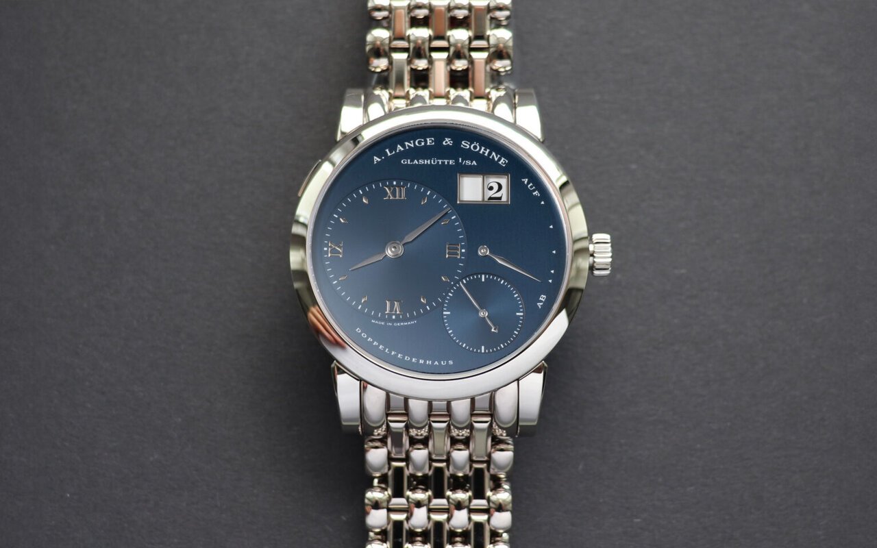 L’obsession d’A. Lange & Söhne pour la lisibilité absolue du cadran a produit une grande date que personne dans l’industrie horlogère n’a su reproduire