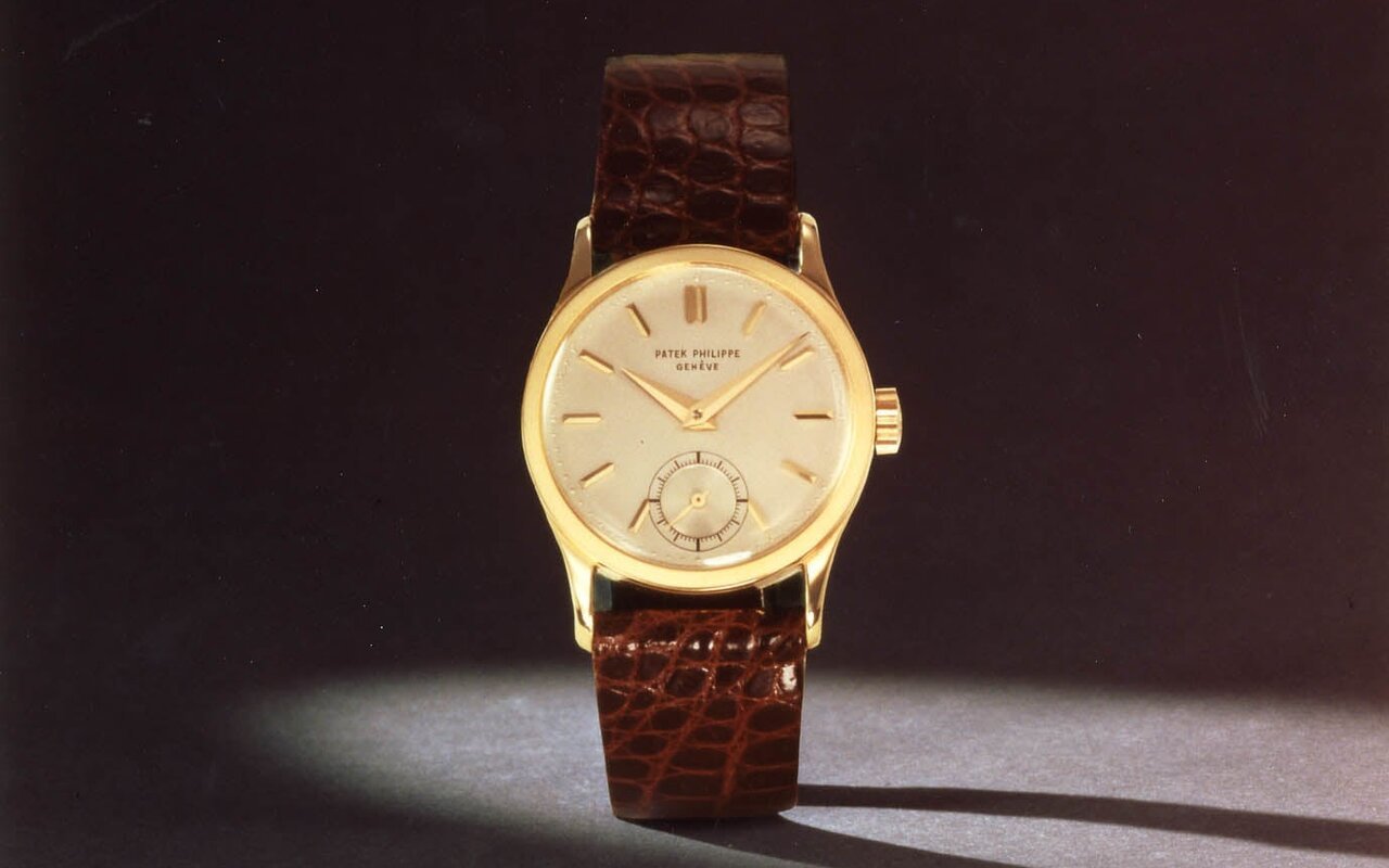 Née en 1932 et jamais détrônée, la Patek Philippe Calatrava est le seul modèle habillé à avoir traversé neuf décennies sans changer de cap
