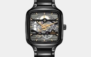 Peu auraient signé ce pari : la Rado True Square choisit le boîtier monobloc en céramique high-tech et change les règles de la montre de luxe