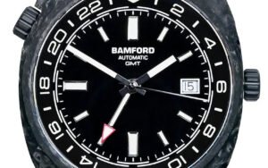 Posez deux Bamford London GMT Forged Carbon l’une à côté de l’autre : leur marbrage unique prouve qu’aucun boîtier en carbone forgé ne peut être reproduit