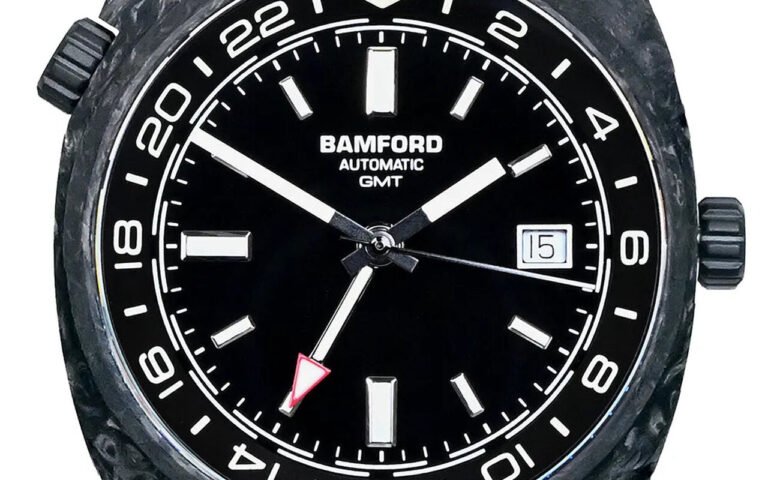 Posez deux Bamford London GMT Forged Carbon l’une à côté de l’autre : leur marbrage unique prouve qu’aucun boîtier en carbone forgé ne peut être reproduit