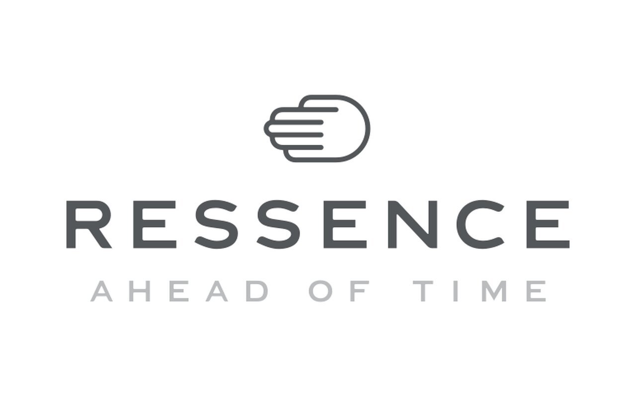 Ressence Type 5 : le cadran plonge dans l’huile et la montre sans couronne