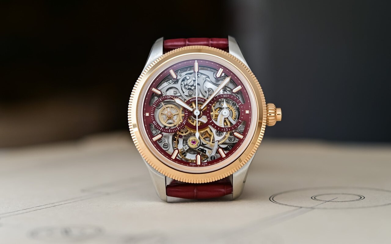 The Unveiled Chronograph de Minerva en or jaune expose son mouvement côté cadran, là où l’horlogerie traditionnelle le dissimule depuis toujours côté fond