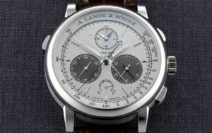 A. Lange & Söhne passe la 1815 Up/Down à 37,5 mm et ce changement de taille transforme concrètement l’expérience de la réserve de marche AUF AB