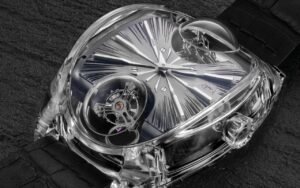 ArtyA Complexity Métiers d’Art aligne deux tourbillons inclinés reliés par un différentiel dans un boîtier taillé dans le saphir massif