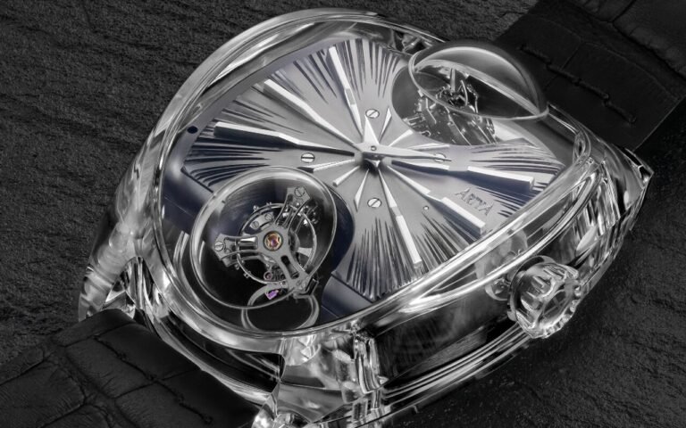 ArtyA Complexity Métiers d’Art aligne deux tourbillons inclinés reliés par un différentiel dans un boîtier taillé dans le saphir massif