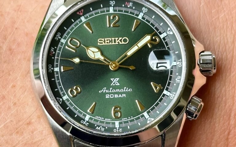 Boussole intérieure sur la Seiko Alpinist, extérieure sur toutes les autres montres de montagne : ce choix de conception que les horlogers débattent encore aujourd’hui