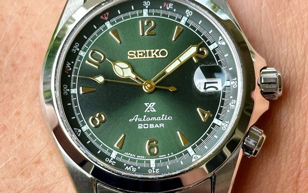 Boussole intérieure sur la Seiko Alpinist, extérieure sur toutes les autres montres de montagne : ce choix de conception que les horlogers débattent encore aujourd’hui