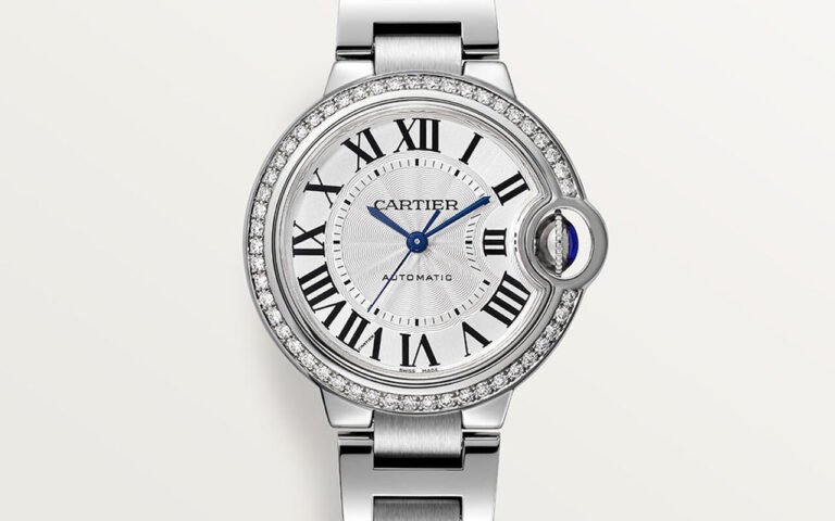 Cabochon blindé, boîtier arrondi pour absorber les chocs : la Cartier Ballon Bleu mise sur deux détails techniques discrets pour rester au sommet du luxe