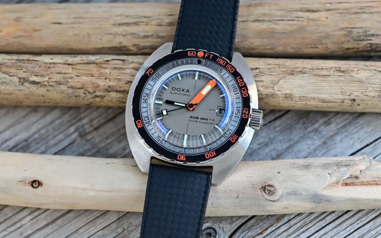 Déjà culte en acier, la plongeuse orange Doxa SUB 300 Ti5 bascule au titane et ce choix de matière change vraiment tout