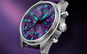 IWC habille son chronographe de pilote de violet et de vert PETRONAS pour le Grand Prix de Singapour