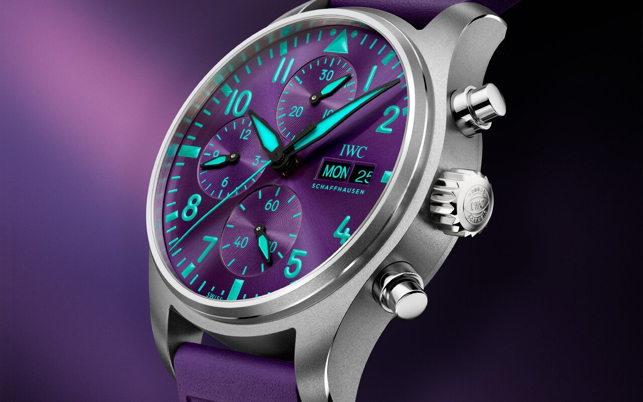 IWC habille son chronographe de pilote de violet et de vert PETRONAS pour le Grand Prix de Singapour