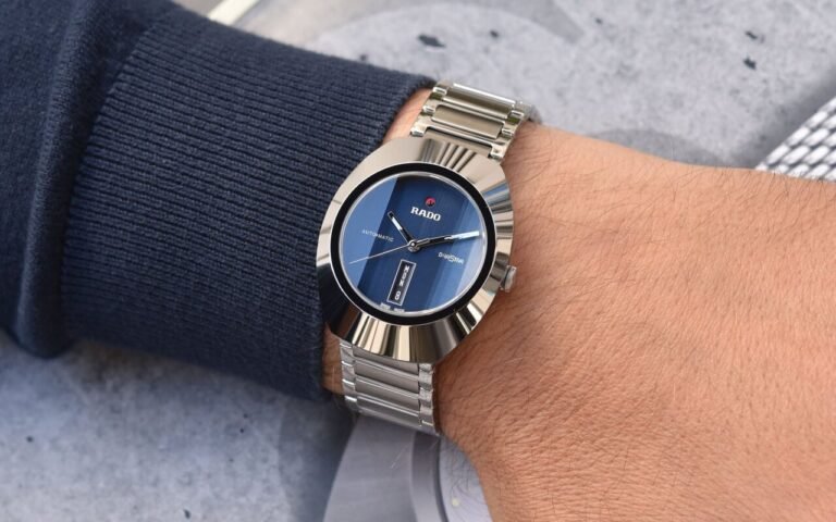 La DiaStar de Rado, première montre inrayable du monde en 1962, doit tout à un alliage de carbure de tungstène inédit en horlogerie