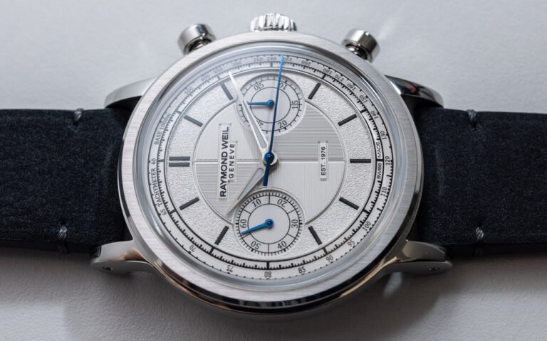 La Millesime The Fifty de Raymond Weil fait le pari du passé contre le neuf en embarquant cinquante mouvements Valjoux historiques restaurés à la place de calibres modernes