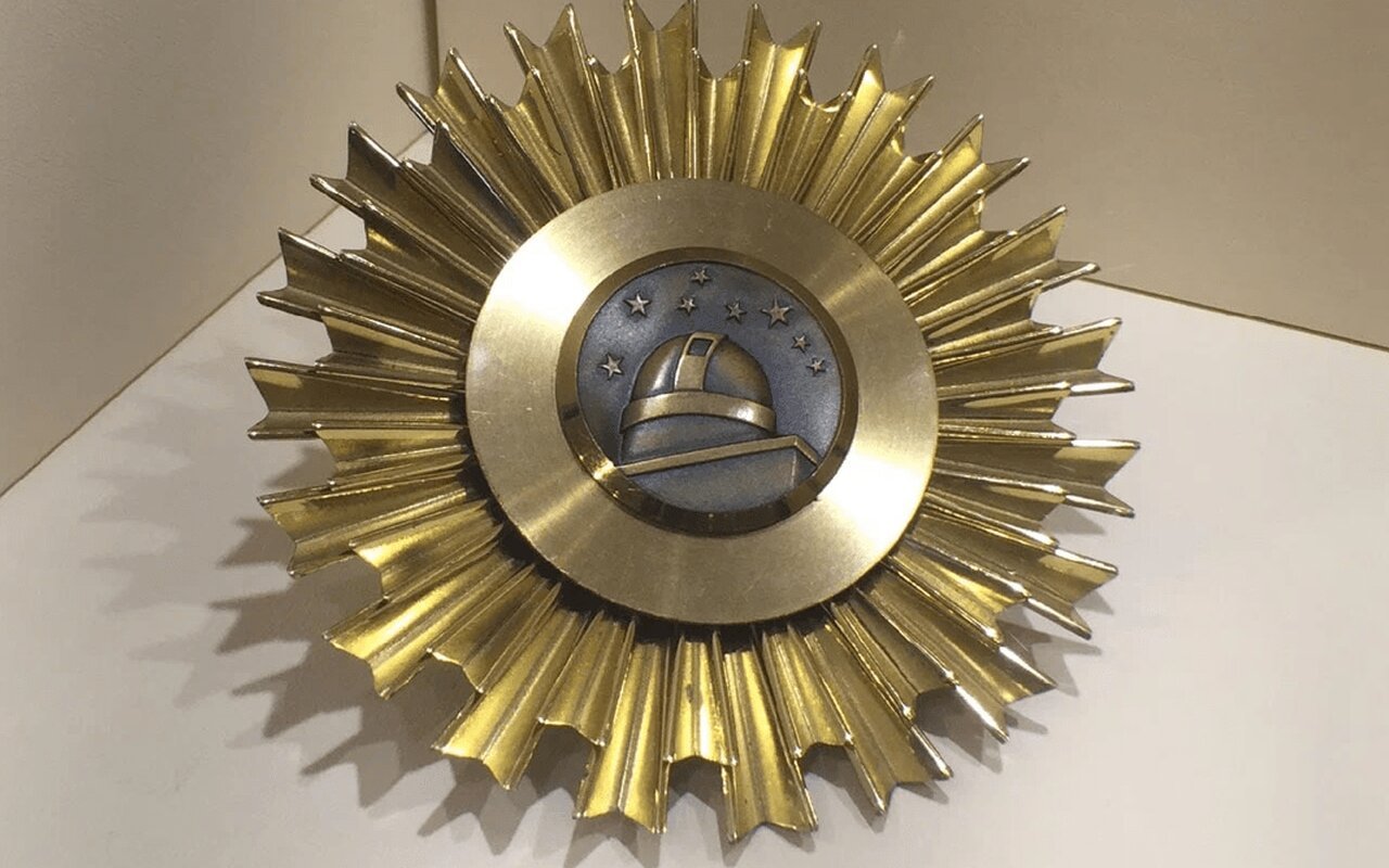 L’étoile et les griffes de la Constellation Omega : ces deux détails nés en 1952 ont suffi à faire d’elle l’une des montres de luxe les plus reconnaissables au monde